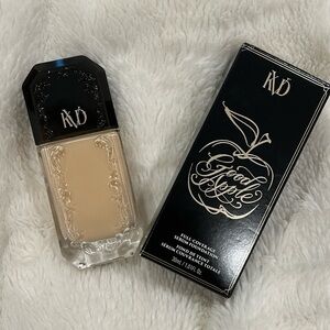 Kat Von D Full Coverage Serum Foundation. New with box. Color light 015.